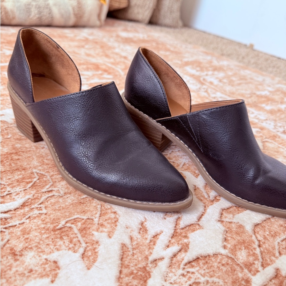 Universal Thread Black Ankle Booties